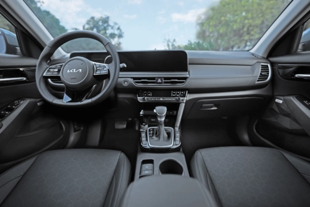 2024 Kia Seltos Full View of Spacious Front Row