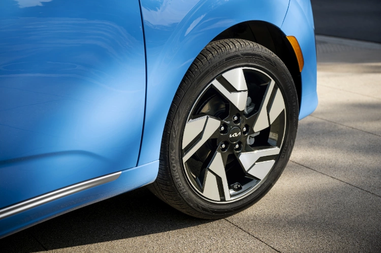 2024 Kia Soul Sporty Alloy Wheels Close-Up